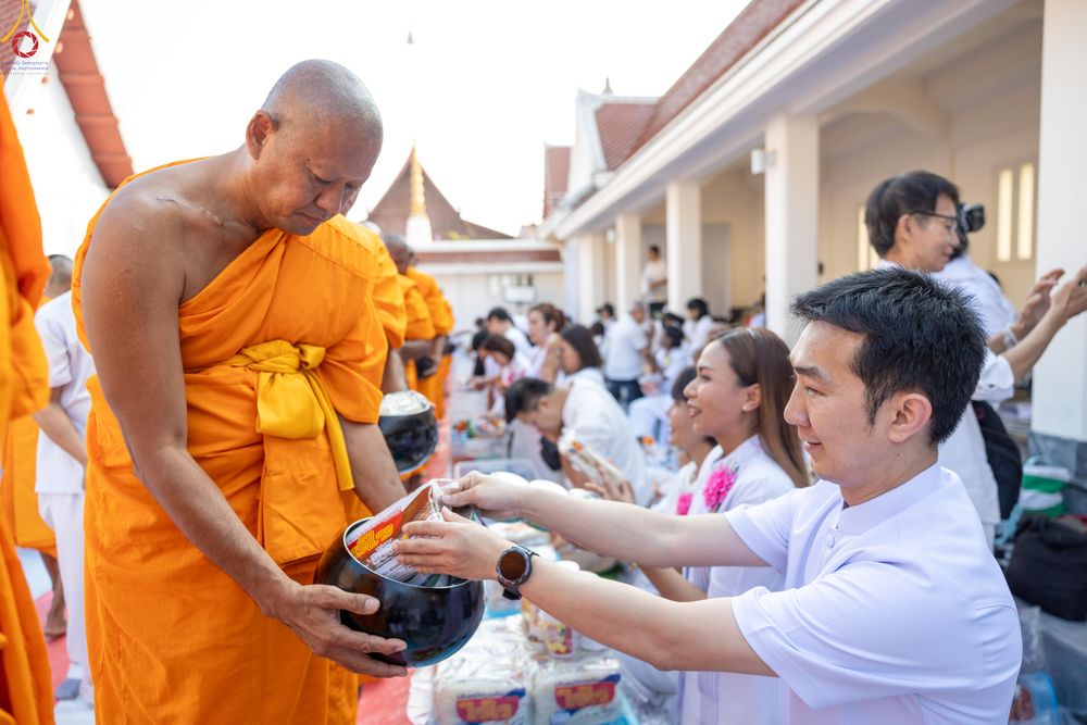 ภาพ No.297701:วันที่ 18 มกราคม พ.ศ. 2569 พิธีตักบาตรพระธรรมยาตรา ณ วัดโบสถ์บน ต.บางคูเวียง จ.นนทบุรี อนุสรณ์สถานลำดับที่ 4 สถานที่เกิดด้วยกายธรรม ในโครงการธรรมยาตรา กตัญญูบูชา มหาปูชนียาจารย์ พระมงคลเทพมุนี(สด จนฺทสโร) พระผู้ปราบมาร อนุสรณ์สถาน 7 แห่ง ปีที่ 14