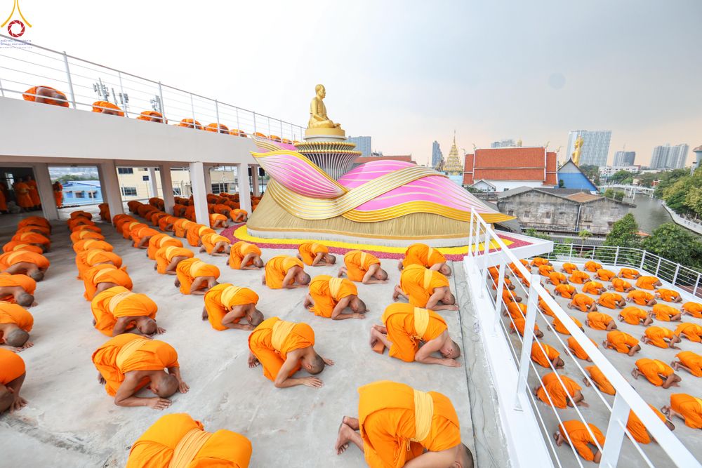 ภาพ No.300072:วันที่ 22 มกราคม พ.ศ.2569 พระธรรมยาตราปฏิบัติธรรม และถ่ายภาพหมู่ประวัติศาสตร์ ณ อาคารธรรมยาตรา กตัญญูบูชามหาปูชนียาจารย์  ตรงข้ามวัดปากน้ำภาษีเจริญ จ.กรุงเทพมหานคร ในโครงการธรรมยาตรา กตัญญูบูชา มหาปูชนียาจารย์ พระมงคลเทพมุนี(สด จนฺทสโร) พระผู้ปราบมาร อนุ