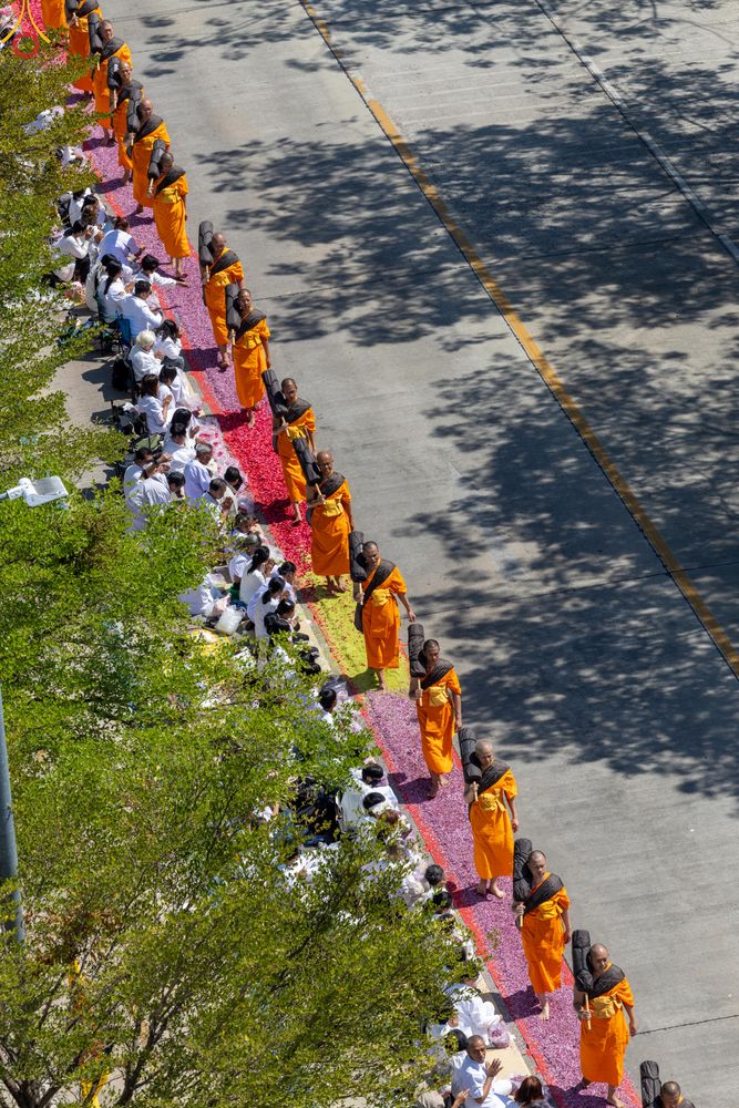 ภาพ No.304586:วันที่ 25 มกราคม พ.ศ. 2569 พิธีต้อนรับพระธรรมยาตรา (ภาพชุดที่ 2) รร.สามัคคีราษฏร์บำรุง-วัดพระธรรมกาย ในโครงการธรรมยาตรา กตัญญูบูชา มหาปูชนียาจารย์ พระมงคลเทพมุนี(สด จนฺทสโร) พระผู้ปราบมาร อนุสรณ์สถาน 7 แห่ง ปีที่ 14