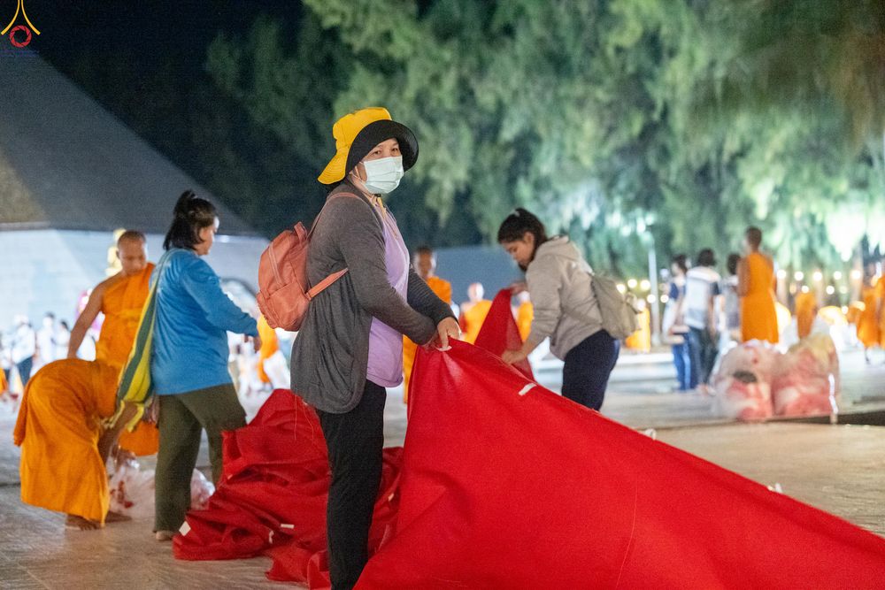 ภาพ No.301595:ภาพเบื้องหลังอาสาสมัครรวมใจ ชุดที่ 4 ในโครงการธรรมยาตรา กตัญญูบูชา มหาปูชนียาจารย์ พระมงคลเทพมุนี(สด จนฺทสโร) พระผู้ปราบมาร อนุสรณ์สถาน 7 แห่ง ปีที่ 14