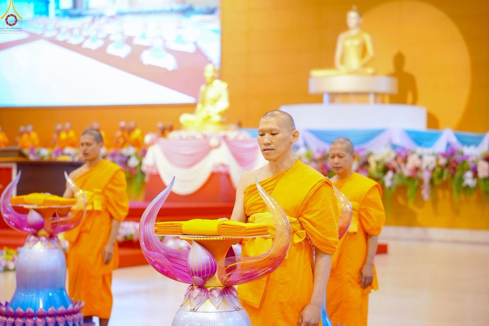 ภาพ No.251753:วันที่ 10 ตุลาคม พ.ศ. 2568 พิธีทอดผ้าป่าสมทบกฐินวัดพระธรรมกาย และสมทบกฐิน 30,000 กว่าวัดทั่วประเทศ ครั้งที่ 3 ณ สภาธรรมกายสากล วัดพระธรรมกาย