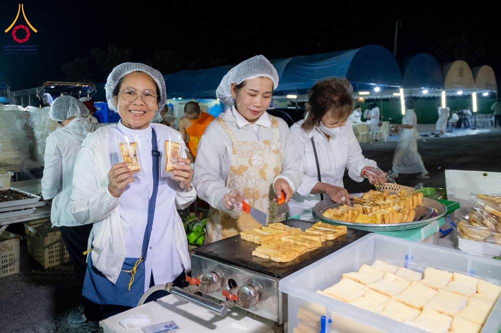 ภาพ No.289756:วันที่ 8 มกราคม พ.ศ. 2569 พิธีถวายภัตตาหารเป็นสังฆทาน แด่พระธรรมยาตรา ณ อนุสรณ์สถานคลองบางนางแท่น อ.สามพราน จ.นครปฐม ในโครงการธรรมยาตรา กตัญญูบูชา มหาปูชนียาจารย์ พระมงคลเทพมุนี(สด จนฺทสโร) พระผู้ปราบมาร อนุสรณ์สถาน 7 แห่ง ปีที่ 14