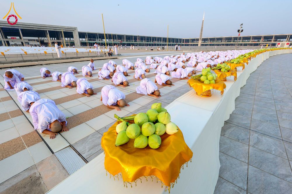 ภาพ No.319415:วันเสาร์ที่ 4 เมษายน พ.ศ.2569 พิธีขอขมา มอบผ้าไตร และถวายบาตรแด่นาคธรรมทายาท ในโครงการบรรพชาสามเณรฟื้นฟูพระพุทธศาสนาทั่วไทย โครงการหน่อแก้วเปรียญธรรม รุ่นที่ 14 โครงการสามเณรยุวธรรมทายาท รุ่นที่ 34 โครงการสามเณรมัชฌิมธรรมทายาท รุ่นที่ 30 ณ สภาธรรมกายสากล