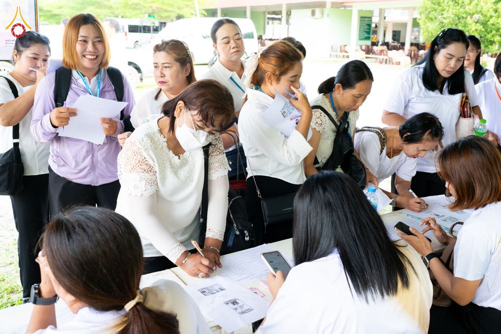 ภาพ No.337080:วันเสาร์ที่ 27 มิถุนายน พ.ศ. 2569 พิธีตักบาตรแด่คณะสงฆ์ 323 วัด 4 จังหวัดชายแดนภาคใต้ พิธีถวายสังฆทานแด่คณะสงฆ์ 323 วัด ปีที่ 22 ครั้งที่ 186 พิธีมอบกองทุนหนุนแรงใจช่วยครูใต้ ปีที่ 19 ครั้งที่ 149 และพิธีทำบุญอุทิศส่วนกุศลให้ผู้วายชนม์ ณ ศูนย์ปฏิบัติธรรม