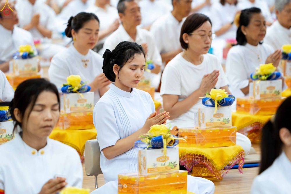ภาพ No.343602:วันที่ 16 สิงหาคม พ.ศ.2569 พิธีถวายคิลานเภสัช และอุปกรณ์ทางการแพทย์ ณ ห้องแก้วสารพัดนึก2 วัดพระธรรมกาย