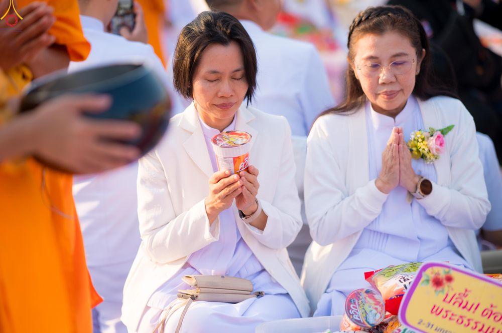 ภาพ No.294479:วันที่ 14 มกราคม พ.ศ. 2569 พิธีตักบาตรพระธรรมยาตรา ณ วัดสองพี่น้อง ต.ต้นตาล อ.สองพี่น้อง จ.สุพรรณบุรี ในโครงการธรรมยาตรา กตัญญูบูชา มหาปูชนียาจารย์ พระมงคลเทพมุนี(สด จนฺทสโร) พระผู้ปราบมาร อนุสรณ์สถาน 7 แห่ง ปีที่ 14