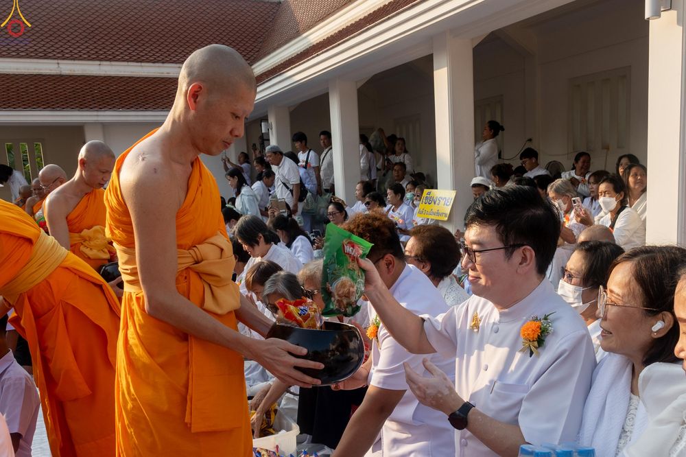 ภาพ No.297675:วันที่ 18 มกราคม พ.ศ. 2569 พิธีตักบาตรพระธรรมยาตรา ณ วัดโบสถ์บน ต.บางคูเวียง จ.นนทบุรี อนุสรณ์สถานลำดับที่ 4 สถานที่เกิดด้วยกายธรรม ในโครงการธรรมยาตรา กตัญญูบูชา มหาปูชนียาจารย์ พระมงคลเทพมุนี(สด จนฺทสโร) พระผู้ปราบมาร อนุสรณ์สถาน 7 แห่ง ปีที่ 14