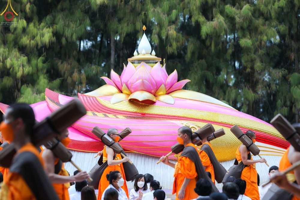 ภาพ No.68938:พิธีต้อนรับพระธรรมยาตรา ในโครงการธรรมยาตรากตัญญูบูชา มหาปูชนียาจารย์ พระมงคลเทพมุนี(สด จนฺทสโร) พระผู้ปราบมาร อนุสรณ์สถาน 7 แห่ง ปีที่ 11 วันที่ 3 มกราคม พ.ศ. 2566 ณ อนุสรณ์สถานมหาวิหารพระมงคลเทพมุนี จ.สุพรรณบุรี