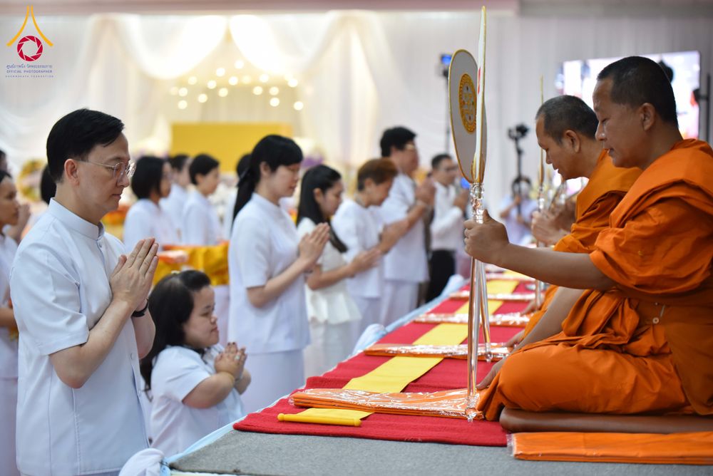 ภาพ No.316245:วันเสาร์ที่ 28 มีนาคม พ.ศ. 2569 พิธีบำเพ็ญกุศล คุณพ่อณรงค์ จินตมากุล  สิริอายุ 99 ปี 11 เดือน โยมบิดา พระครูปลัดรัตนวีรวัฒน์ (รังสฤษดิ์ อิทฺธิจินตโก) ที่ปรึกษาเจ้าคณะจังหวัดปทุมธานี เจ้าอาวาสวัดพระธรรมกาย  ณ ห้องปลูกศรัทธา 2 วัดพระธรรมกาย ปทุมธานี