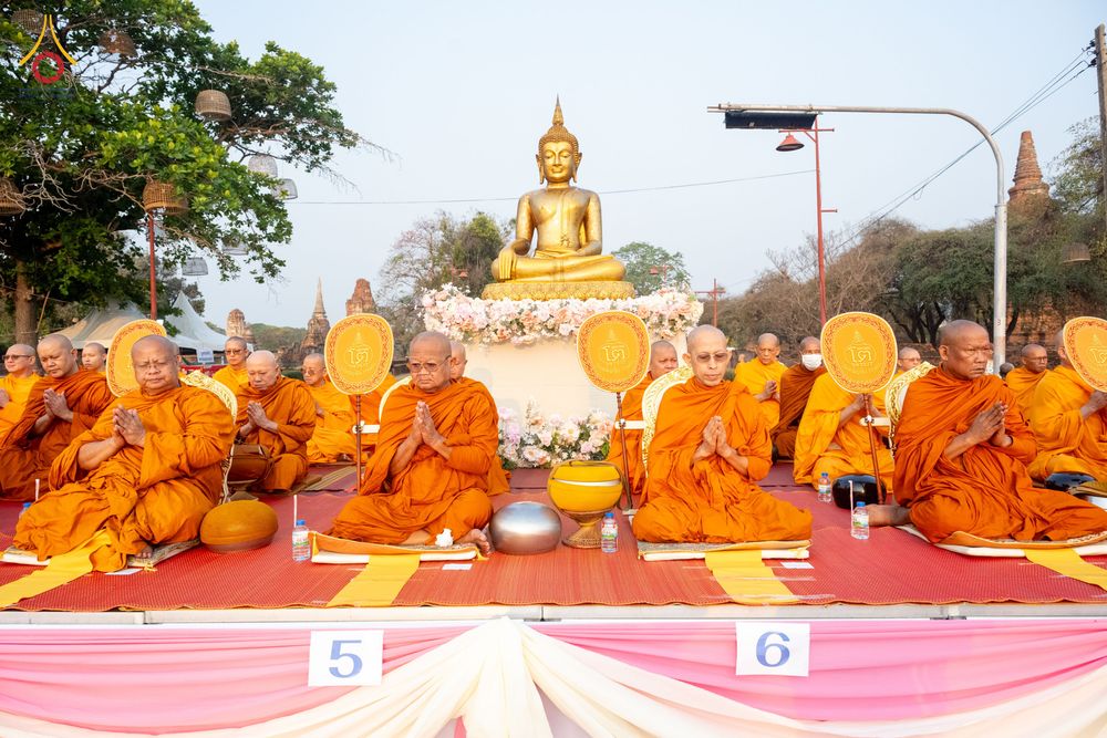 ภาพ No.318033:วันเสาร์ที่ 4 เมษายน พ.ศ. 2569 งานทำบุญเมืองใจกลางอยุธยา  ตักบาตรพระ 1,109 รูป ณ ถนนชีกุน หน้าวัดมหาธาตุ และวัดราชบูรณะ