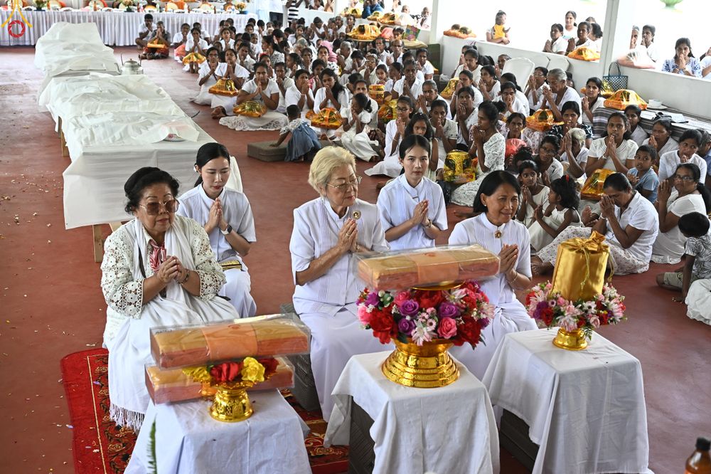 ภาพ No.278690:วันที่ 30 ตุลาคม พ.ศ.2568 กฐินสมทบต่างประเทศ โดยคณะศิษยานุศิษย์ บูชาธรรม 81 ปี หลวงพ่อธัมมชโย ณ วัดศรีสุดาสนะ รังกุต วิหาร ประเทศศรีลังกา