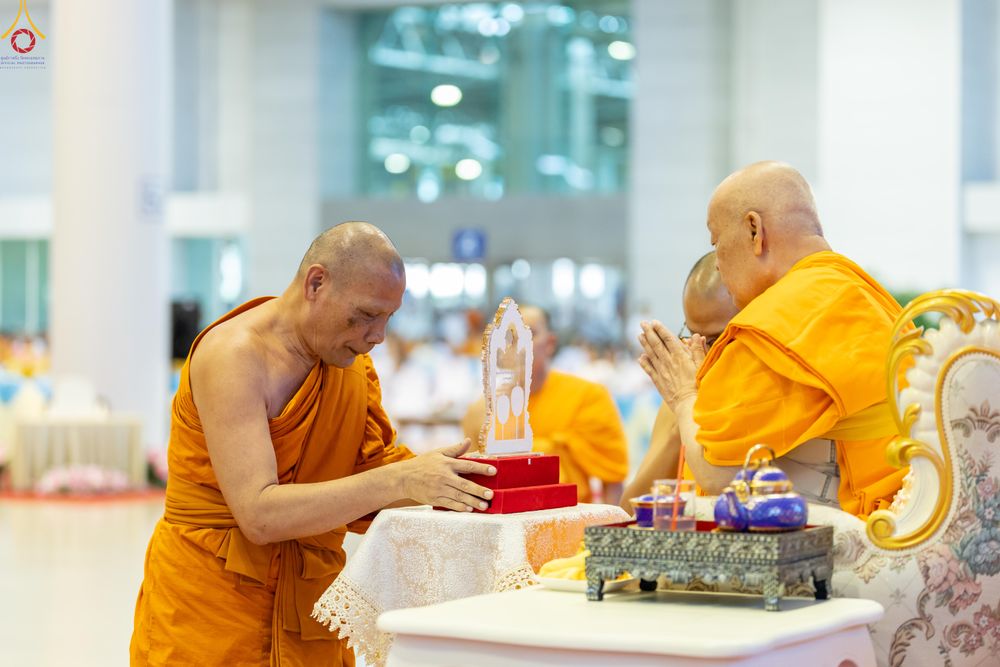 ภาพ No.342224:วันอาทิตย์ที่ 2 สิงหาคม พ.ศ.2569 พิธีมุทิตาสักการะพระภิกษุ  ผู้สอบได้เปรียญธรรม 9 ประโยค ระดับโลก ปีที่ 38, พิธีมอบโล่เกียรติยศ และทุนการศึกษา สำนักเรียนบาลีดีเด่นทั่วประเทศ ณ สภาธรรมกายสากล วัดพระธรรมกาย
