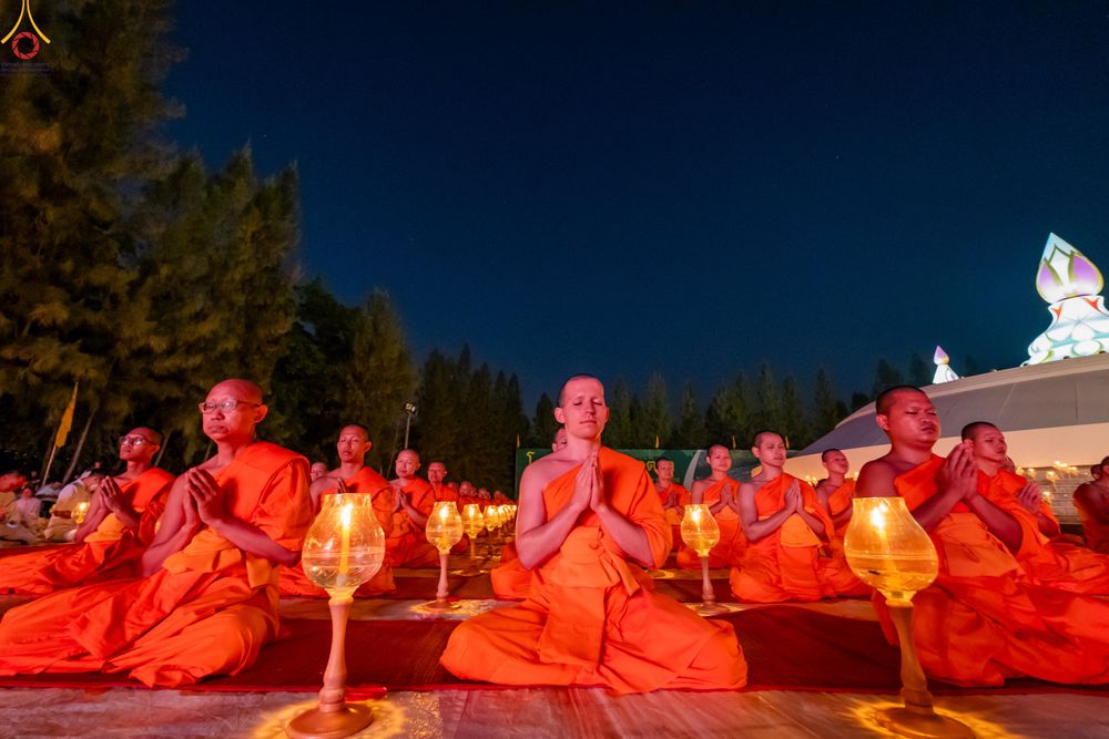 ภาพ No.292171:วันที่ 10 มกราคม พ.ศ. 2569 พิธีจุดประทีปถวายเป็นพุทธบูชา และบูชาธรรมมหาปูชนียาจารย์  ณ อนุสรณ์สถานคลองบางนางแท่น อ.สามพราน จ.นครปฐม ในโครงการธรรมยาตรา กตัญญูบูชา มหาปูชนียาจารย์ พระมงคลเทพมุนี(สด จนฺทสโร) พระผู้ปราบมาร อนุสรณ์สถาน 7 แห่ง ปีที่ 14