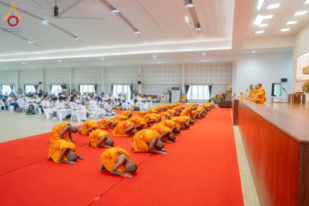 ภาพ No.318700:วันที่ 29 มีนาคม พ.ศ. 2569 พิธีเวียนประทักษิณ มอบผ้าไตร บรรพชาสามเณร  ณ ศูนย์อบรมเยาวชนกาญบุรี