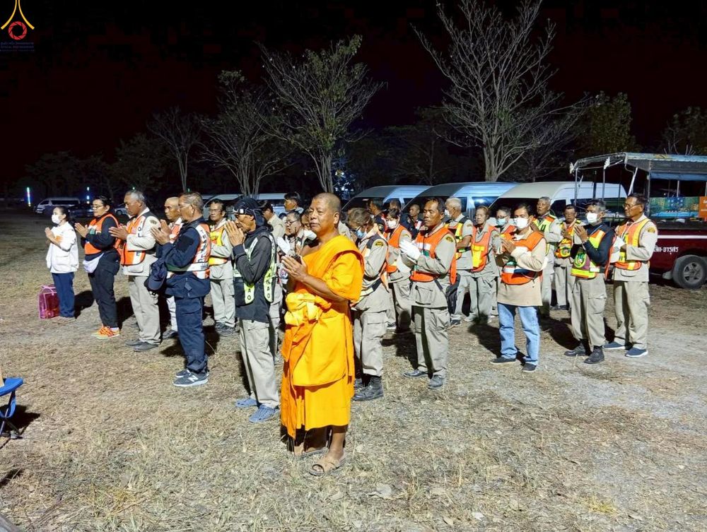 ภาพ No.306594:ภาพเบื้องหลังอาสาสมัครรวมใจ ชุดที่ 5 ในโครงการธรรมยาตรา กตัญญูบูชา มหาปูชนียาจารย์ พระมงคลเทพมุนี(สด จนฺทสโร) พระผู้ปราบมาร อนุสรณ์สถาน 7 แห่ง ปีที่ 14