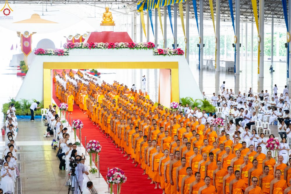 ภาพ No.338984:วันอาทิตย์ที่ 12 กรกฎาคม พ.ศ.2569 พิธีมุทิตาผู้สอบได้เปรียญธรรม ประโยค 1-2 ถึง ป.ธ.9 และ บ.ศ.1-2 ถึง บ.ศ.6 สำนักศาสนศึกษาวัดพระธรรมกาย ประจำปี 2569, พิธีมอบตราตั้งแต่งตั้งอาจารย์ใหญ่ สำนักศาสนศึกษาวัดพระธรรมกาย