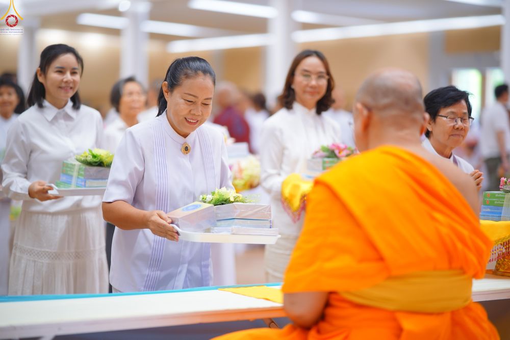 ภาพ No.329083:วันอาทิตย์ที่ 17 พฤษภาคม พ.ศ.2569 พิธีร่วมบุญการศึกษาพระภิกษุสามเณร (หนังสือบาลี นักธรรม ทางก้าวหน้า World-Pec) ณ ห้องแก้วสารพัดนึก 2 วัดพระธรรมกาย