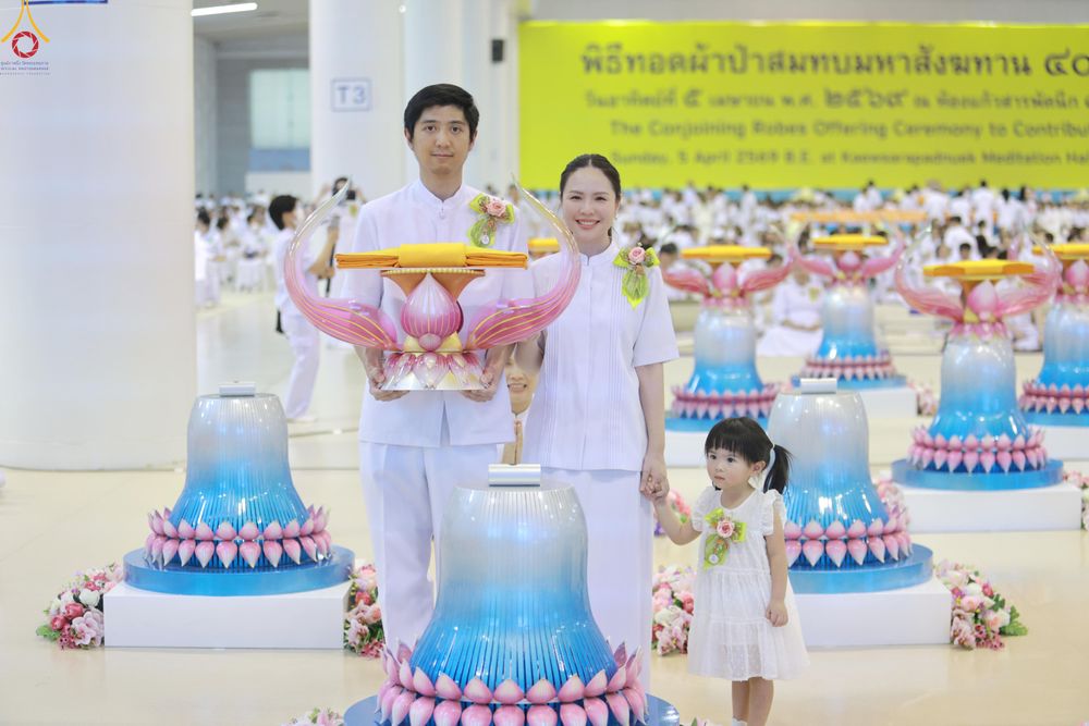 ภาพ No.318537:วันอาทิตย์ต้นเดือนที่ 5 เมษายน พ.ศ.2569 พิธีทอดผ้าป่าสมทบมหาสังฆทาน 40,000 กว่าวัดทั่วประเทศ ณ สภาธรรมกายสากล วัดพระธรรมกาย