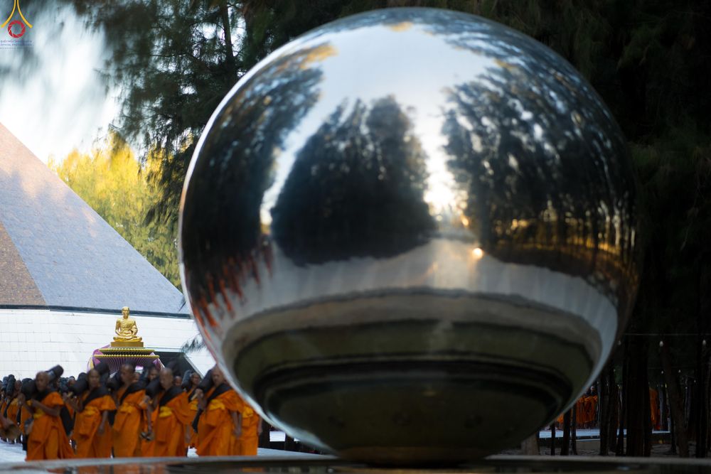 ภาพ No.288482:วันที่ 4 มกราคม พ.ศ. 2569 พระธรรมยาตราปฏิบัติธรรม และถ่ายภาพหมู่ประวัติศาสตร์ ในโครงการธรรมยาตรา กตัญญูบูชา มหาปูชนียาจารย์ พระมงคลเทพมุนี(สด จนฺทสโร) พระผู้ปราบมาร อนุสรณ์สถาน 7 แห่ง ปีที่ 14 ณ อนุสรณ์สถานมหาวิหารพระมงคลเทพมุนี (โลตัสแลนด์) อ.สองพี่น้อง