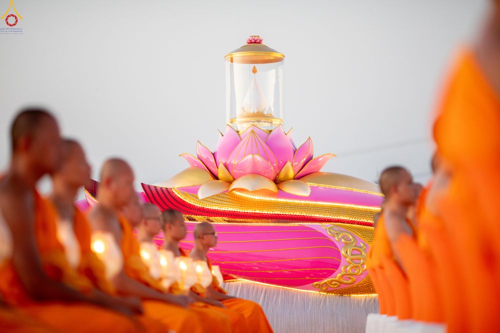 ภาพ No.302214:วันที่ 23 มกราคม พ.ศ. 2569 พิธีจุดประทีปธรรมถวายเป็นพุทธบูชา (ภาพชุดที่ 2) และบูชาธรรมมหาปูชนียาจารย์  ณ อนุสรณ์สถานลำดับที่ 5 สถานที่เผยแผ่วิชชาธรรมกายครั้งแรก อนุสรณ์สถานบางปลา วัดบางปลา อำเภอบางเลน จังหวัดนครปฐม ในโครงการธรรมยาตรา กตัญญูบูชา มหาปูชนีย