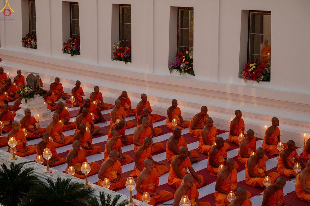 ภาพ No.297097:วันที่ 17 มกราคม พ.ศ. 2569 พิธีจุดประทีปถวายเป็นพุทธบูชา และบูชาธรรมมหาปูชนียาจารย์ (ภาพชุดที่ 2) ณ วัดโบสถ์บน ต.บางคูเวียง จ.นนทบุรี อนุสรณ์สถานลำดับที่ 4 สถานที่เกิดด้วยกายธรรม ในโครงการธรรมยาตรา กตัญญูบูชา มหาปูชนียาจารย์ พระมงคลเทพมุนี(สด จนฺทสโร) พร