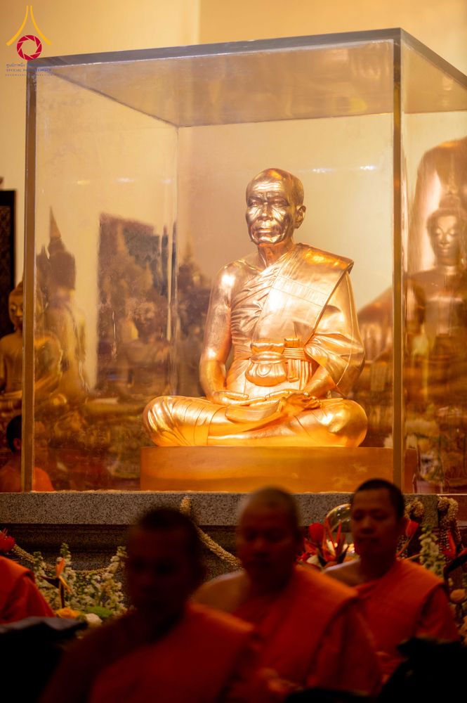 ภาพ No.297247:วันที่ 15 มกราคม พ.ศ.2569 พระธรรมยาตราปฏิบัติธรรมและถ่ายภาพหมู่ประวัติศาสตร์ อนุสรณ์สถานลำดับที่ 4 สถานที่เกิดด้วยกายธรรม  ณ วัดโบสถ์บน ต.บางคูเวียง จ.นนทบุรี ในโครงการธรรมยาตรา กตัญญูบูชา มหาปูชนียาจารย์ พระมงคลเทพมุนี(สด จนฺทสโร) พระผู้ปราบมาร อนุสรณ์ส