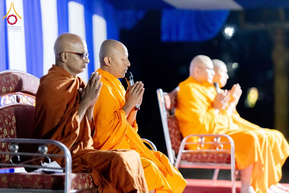 ภาพ No.283806:วันที่ 6-7 ธันวาคม พ.ศ. 2568  พิธีรับมอบหนังสือแสดงเจตจำนงถวายสิทธิครอบครองและใช้ประโยชน์วัดสันติวัน เมืองนาคปูร์  พิธีจุดโคมประทีปถวายเป็นพุทธบูชา และอุทิศบุญกุศลแด่ ดร.บี.อาร์. อัมเบดการ์  พิธีบูชาข้าวพระถ่ายทอดสดจากประเทศไทย