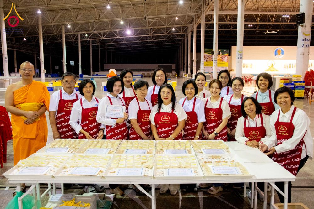 ภาพ No.287305:วันที่ 3 มกราคม พ.ศ.2569 พิธีถวายภัตตาหารเป็นสังฆทาน แด่พระธรรมยาตรา ณ วัดพระธรรมกาย  จังหวัดปทุมธานี ในโครงการธรรมยาตรา กตัญญูบูชา มหาปูชนียาจารย์ พระมงคลเทพมุนี(สด จนฺทสโร) พระผู้ปราบมาร อนุสรณ์สถาน 7 แห่ง ปีที่ 14