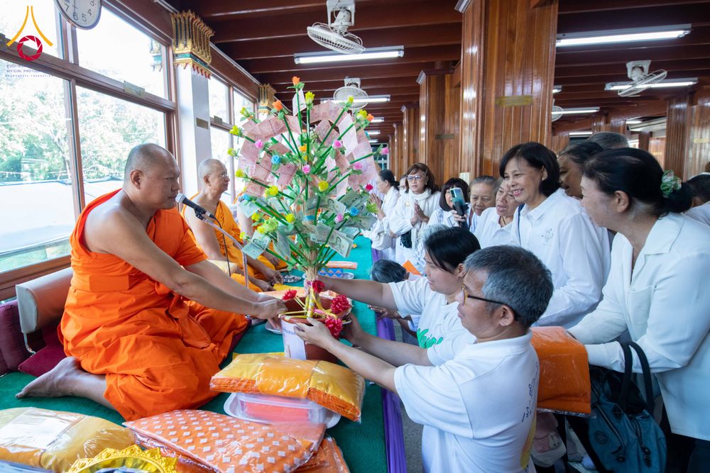 ภาพ No.304502:วันที่ 27 มกราคม พ.ศ. 2569 พิธีทอดผ้าป่าทำนุบำรุงศาสนสถาน ณ วัดปรางค์หลวง ต.บางม่วง อ.บางใหญ่ จ.นนทบุรี ในโครงการธรรมยาตรา กตัญญูบูชา มหาปูชนียาจารย์ พระมงคลเทพมุนี(สด จนฺทสโร) พระผู้ปราบมาร อนุสรณ์สถาน 7 แห่ง ปีที่ 14