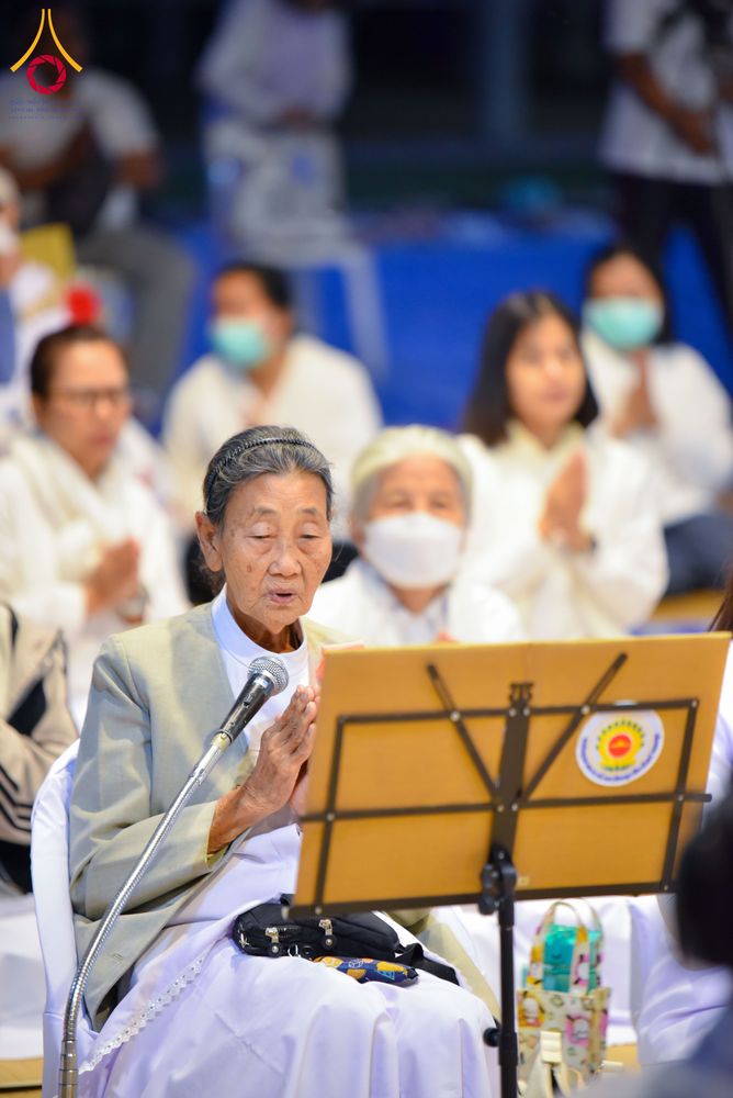 ภาพ No.292556:วันที่ 12 มกราคม พ.ศ. 2569 พิธีถวายภัตตาหารเป็นสังฆทาน แด่พระธรรมยาตรา ณ อนุสรณ์สถานมหาวิหารพระมงคลเทพมุนี (โลตัสแลนด์) อ.สองพี่น้อง จ.สุพรรณบุรี ในโครงการธรรมยาตรา กตัญญูบูชา มหาปูชนียาจารย์ พระมงคลเทพมุนี(สด จนฺทสโร) พระผู้ปราบมาร อนุสรณ์สถาน 7 แห่ง ปี