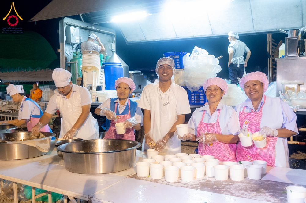 ภาพ No.298444:วันที่ 20 มกราคม พ.ศ. 2569 พิธีถวายภัตตาหารเป็นสังฆทาน แด่พระธรรมยาตรา ณ อนุสรณ์สถานบางปลา วัดบางปลา อำเภอบางเลน จังหวัดนครปฐม ในโครงการธรรมยาตรา กตัญญูบูชา มหาปูชนียาจารย์ พระมงคลเทพมุนี(สด จนฺทสโร) พระผู้ปราบมาร อนุสรณ์สถาน 7 แห่ง ปีที่ 14