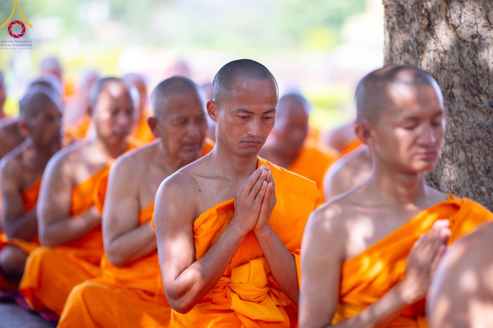 ภาพ No.314188:วันจันทร์ที่ 16 มีนาคม พ.ศ. 2569 พิธีถวายบาตรอัฐบริขาร และพิธีขอนิสัยแก่สามเณรธรรมทายาท 500 รูป ณ วิหารมายาเทวี ประเทศเนปาล