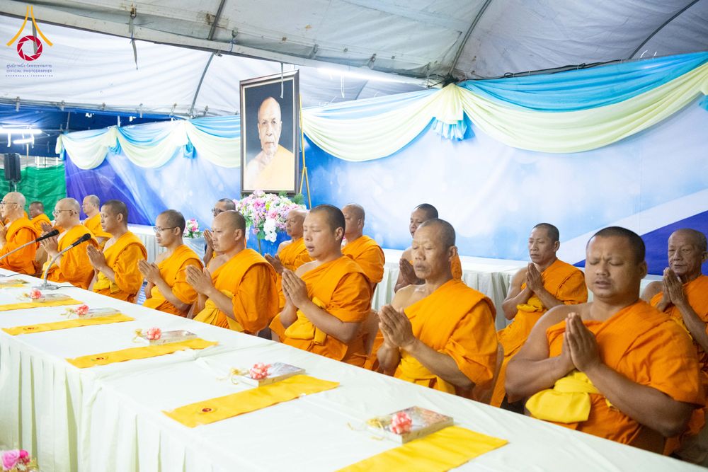 ภาพ No.290761:วันที่ 9 มกราคม พ.ศ. 2569 พิธีถวายภัตตาหารเป็นสังฆทาน แด่พระธรรมยาตรา ณ อนุสรณ์สถานคลองบางนางแท่น อ.สามพราน จ.นครปฐม ในโครงการธรรมยาตรา กตัญญูบูชา มหาปูชนียาจารย์ พระมงคลเทพมุนี(สด จนฺทสโร) พระผู้ปราบมาร อนุสรณ์สถาน 7 แห่ง ปีที่ 14