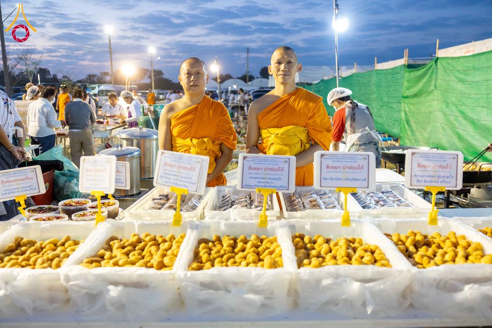 ภาพ No.301757:วันที่ 24 มกราคม พ.ศ. 2569 พิธีถวายภัตตาหารเป็นสังฆทาน แด่พระธรรมยาตรา ณ อนุสรณ์สถานบางปลา วัดบางปลา อำเภอบางเลน จังหวัดนครปฐม ในโครงการธรรมยาตรา กตัญญูบูชา มหาปูชนียาจารย์ พระมงคลเทพมุนี(สด จนฺทสโร) พระผู้ปราบมาร อนุสรณ์สถาน 7 แห่ง ปีที่ 14