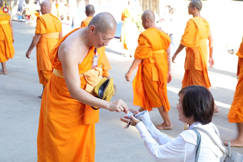 ภาพ No.301391:ภาพเบื้องหลังอาสาสมัครรวมใจ ชุดที่ 4 ในโครงการธรรมยาตรา กตัญญูบูชา มหาปูชนียาจารย์ พระมงคลเทพมุนี(สด จนฺทสโร) พระผู้ปราบมาร อนุสรณ์สถาน 7 แห่ง ปีที่ 14