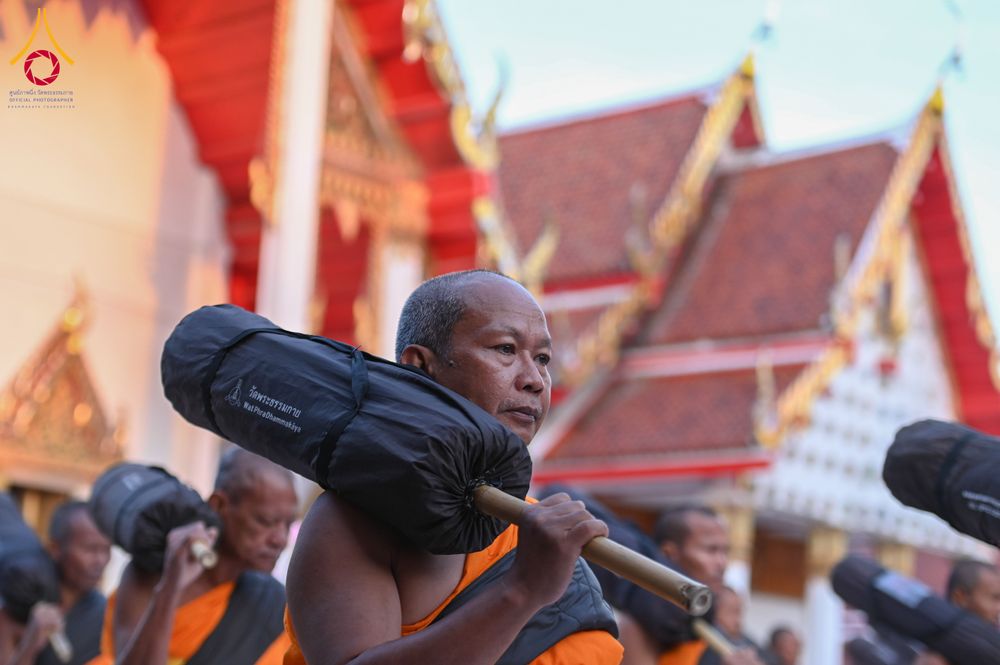 ภาพ No.294669:วันอาทิตย์ที่ 14 ธันวาคม พ.ศ.2568 พระธรรมยาตราปฏิบัติธรรมและถ่ายภาพหมู่ประวัติศาสตร์ ณ วัดสองพี่น้อง ต.ต้นตาล อ.สองพี่น้อง จ.สุพรรณบุรี ในโครงการธรรมยาตรา กตัญญูบูชา มหาปูชนียาจารย์ พระมงคลเทพมุนี(สด จนฺทสโร) พระผู้ปราบมาร อนุสรณ์สถาน 7 แห่ง ปีที่ 14