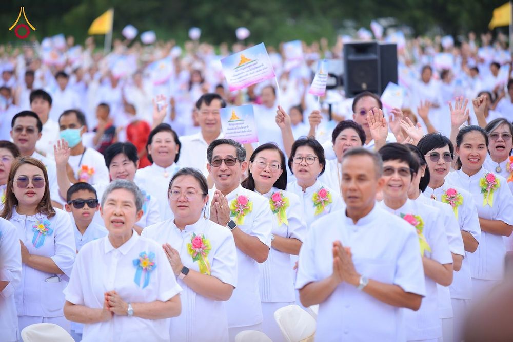 ภาพ No.346618:วันอาทิตย์ที่ 30 สิงหาคม พ.ศ.2569 พิธีทอดผ้าป่า สวดธรรมจักรกัปปวัตนสูตรกลั่นแผ่นดินโปรยรัตนชาติ  สถาปนาองค์พระเจดีย์เพื่อสร้างสันติภาพโลก  ณ ศูนย์ปฏิบัติธรรมพนมสารคาม (เพชรตะวัน) จังหวัดฉะเชิงเทรา
