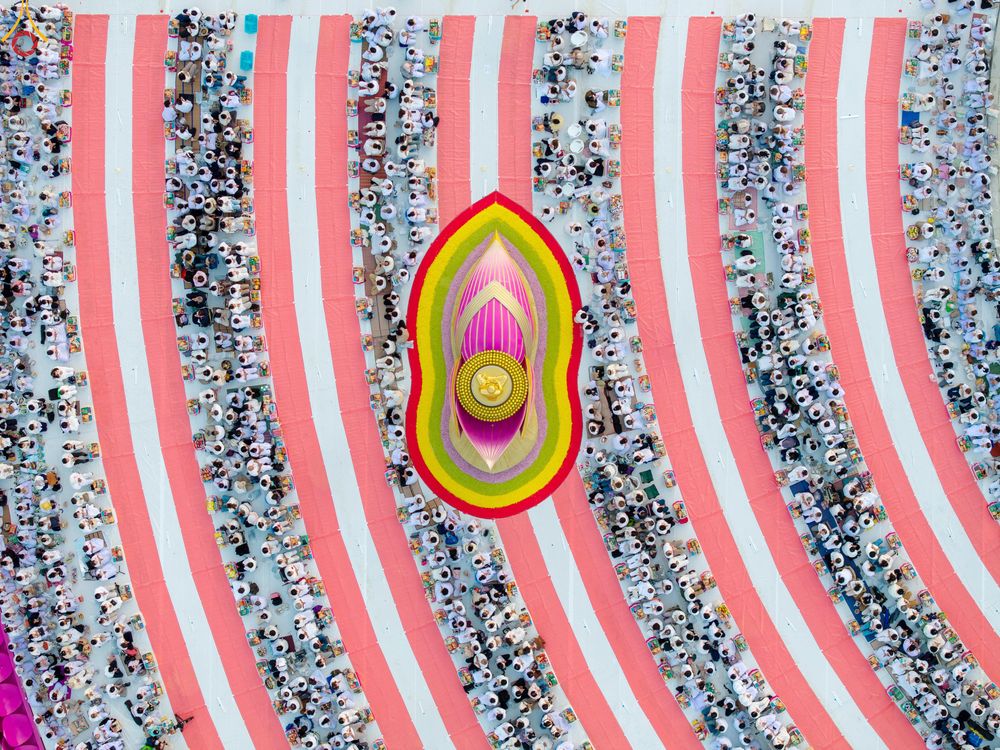 ภาพ No.302474:วันที่ 24 มกราคม พ.ศ. 2569 พิธีตักบาตรพระธรรมยาตรา ณ อนุสรณ์สถานลำดับที่ 5 สถานที่เผยแผ่วิชชาธรรมกายครั้งแรก อนุสรณ์สถานบางปลา วัดบางปลา อำเภอบางเลน จังหวัดนครปฐม ในโครงการธรรมยาตรา กตัญญูบูชา มหาปูชนียาจารย์ พระมงคลเทพมุนี(สด จนฺทสโร) พระผู้ปราบมาร อนุส