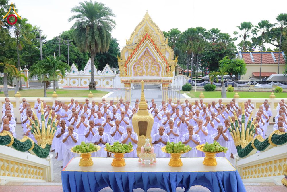 ภาพ No.278598:วันอาทิตย์ที่ 14 ธันวาคม พ.ศ.2568  พิธีเวียนประทักษิณ พิธีวันทาสีมาพระประธาน โครงการบวชบูชาธรรมมหาปูชนียาจารย์ ของศูนย์ปฏิบัติธรรมบุรีรัมย์ ณ วัดกลาง พระอารามหลวง จังหวัดบุรีรัมย์