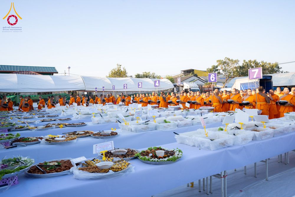 ภาพ No.289966:วันที่ 8 มกราคม พ.ศ. 2569 พิธีถวายภัตตาหารเป็นสังฆทาน แด่พระธรรมยาตรา ณ อนุสรณ์สถานคลองบางนางแท่น อ.สามพราน จ.นครปฐม ในโครงการธรรมยาตรา กตัญญูบูชา มหาปูชนียาจารย์ พระมงคลเทพมุนี(สด จนฺทสโร) พระผู้ปราบมาร อนุสรณ์สถาน 7 แห่ง ปีที่ 14