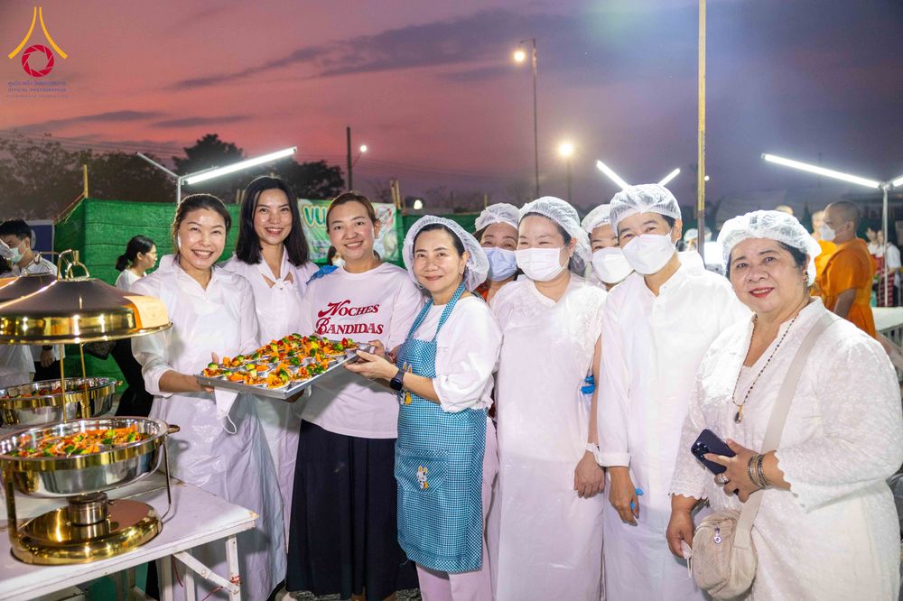 ภาพ No.300166:วันที่ 22 มกราคม พ.ศ. 2569 พิธีถวายภัตตาหารเป็นสังฆทาน แด่พระธรรมยาตรา ณ อนุสรณ์สถานบางปลา วัดบางปลา อำเภอบางเลน จังหวัดนครปฐม ในโครงการธรรมยาตรา กตัญญูบูชา มหาปูชนียาจารย์ พระมงคลเทพมุนี(สด จนฺทสโร) พระผู้ปราบมาร อนุสรณ์สถาน 7 แห่ง ปีที่ 14