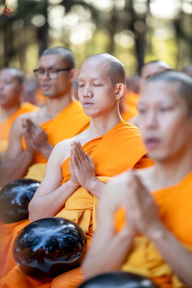 ภาพ No.289304:วันที่ 7 มกราคม พ.ศ. 2569 พิธีตักบาตรพระธรรมยาตรา ณ อนุสรณ์สถานลำดับที่ 1 สถานที่เกิดด้วยรูปกายเนื้อ อนุสรณ์สถานมหาวิหารพระมงคลเทพมุนี (โลตัสแลนด์) อ.สองพี่น้อง จ.สุพรรณบุรี ในโครงการธรรมยาตรา กตัญญูบูชา มหาปูชนียาจารย์ พระมงคลเทพมุนี(สด จนฺทสโร) พระผู้ป