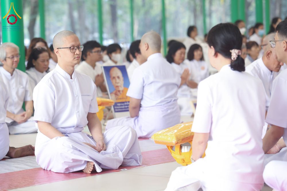 ภาพ No.298136:วันเสาร์ที่ 17 มกราคม พ.ศ. 2569 พิธีบรรพชาอุปสมบท โครงการอุปสมบทหมู่ บูชาธรรมครบ 117 ปี คุณยายอาจารย์มหารัตนอุบาสิกาจันทร์ ขนนกยูง  ณ อุโบสถพระไตรปิฎก วัดพระธรรมกาย