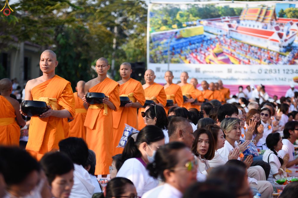 ภาพ No.297612:วันที่ 18 มกราคม พ.ศ. 2569 พิธีตักบาตรพระธรรมยาตรา ณ วัดโบสถ์บน ต.บางคูเวียง จ.นนทบุรี อนุสรณ์สถานลำดับที่ 4 สถานที่เกิดด้วยกายธรรม ในโครงการธรรมยาตรา กตัญญูบูชา มหาปูชนียาจารย์ พระมงคลเทพมุนี(สด จนฺทสโร) พระผู้ปราบมาร อนุสรณ์สถาน 7 แห่ง ปีที่ 14