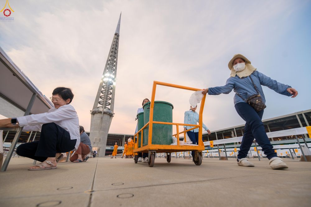 ภาพ No.320467:วันที่ 9 เมษายน พ.ศ.2569 การเตรียมงาน มัดถุงน้ำ ถ่วงขาโต๊ะไทยธรรม เพื่องานถวายมหาสังฆทาน 40,000 กว่าวัดทั่วประเทศ วันคุ้มครองโลก 22 เมษายน พ.ศ.2569 วัดพระธรรมกาย