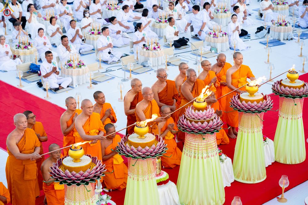 ภาพ No.302140:วันที่ 23 มกราคม พ.ศ. 2569 พิธีจุดประทีปธรรมถวายเป็นพุทธบูชา (ภาพชุดที่ 2) และบูชาธรรมมหาปูชนียาจารย์  ณ อนุสรณ์สถานลำดับที่ 5 สถานที่เผยแผ่วิชชาธรรมกายครั้งแรก อนุสรณ์สถานบางปลา วัดบางปลา อำเภอบางเลน จังหวัดนครปฐม ในโครงการธรรมยาตรา กตัญญูบูชา มหาปูชนีย