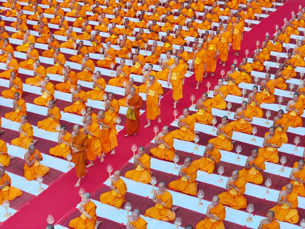 ภาพ No.289092:วันที่ 6 มกราคม พ.ศ. 2569 พิธีจุดประทีปถวายเป็นพุทธบูชา และบูชาธรรมมหาปูชนียาจารย์ ณ อนุสรณ์สถานมหาวิหารพระมงคลเทพมุนี (โลตัสแลนด์) อ.สองพี่น้อง จ.สุพรรณบุรี ในโครงการธรรมยาตรา กตัญญูบูชา มหาปูชนียาจารย์ พระมงคลเทพมุนี(สด จนฺทสโร) พระผู้ปราบมาร อนุสรณ์สถ