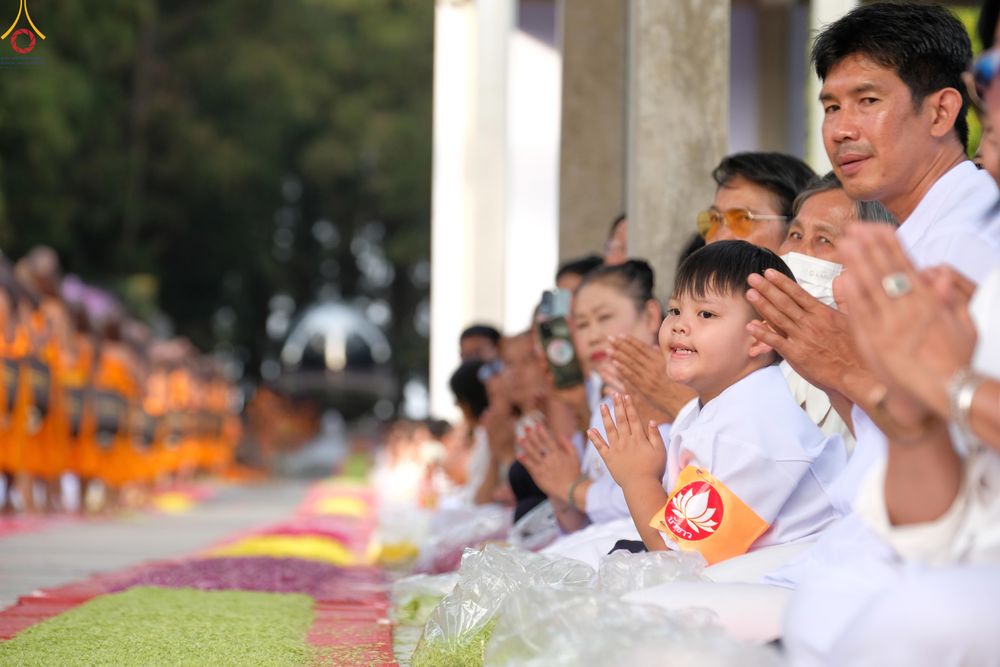 ภาพ No.287851:วันที่ 3 มกราคม พ.ศ. 2569 พิธีต้อนรับพระธรรมยาตรา ครั้งที่ 2 (ภาพชุดที่ 2) ในโครงการธรรมยาตรา กตัญญูบูชา มหาปูชนียาจารย์ พระมงคลเทพมุนี(สด จนฺทสโร) พระผู้ปราบมาร อนุสรณ์สถาน 7 แห่ง ปีที่ 14 ณ อนุสรณ์สถานมหาวิหารพระมงคลเทพมุนี (โลตัสแลนด์) อ.สองพี่น้อง จ.
