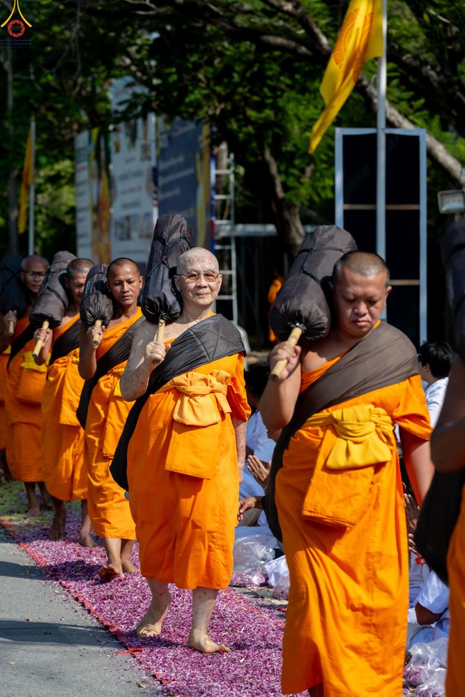 ภาพ No.304761:วันที่ 25 มกราคม พ.ศ. 2569 พิธีต้อนรับพระธรรมยาตรา (ภาพชุดที่ 2) รร.สามัคคีราษฏร์บำรุง-วัดพระธรรมกาย ในโครงการธรรมยาตรา กตัญญูบูชา มหาปูชนียาจารย์ พระมงคลเทพมุนี(สด จนฺทสโร) พระผู้ปราบมาร อนุสรณ์สถาน 7 แห่ง ปีที่ 14