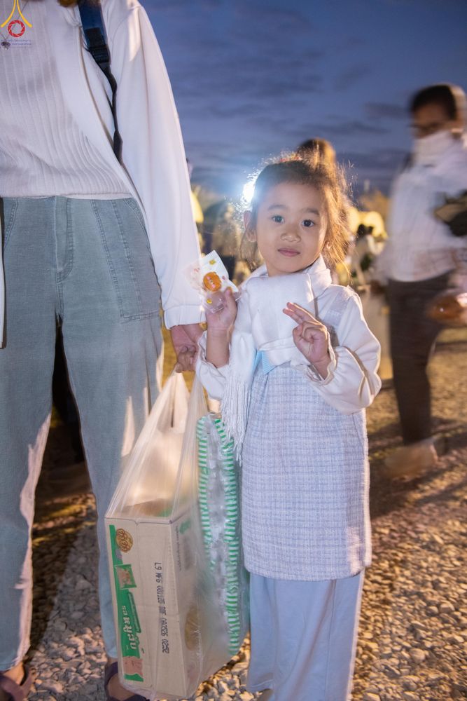 ภาพ No.302389:วันที่ 24 มกราคม พ.ศ. 2569 พิธีตักบาตรพระธรรมยาตรา ณ อนุสรณ์สถานลำดับที่ 5 สถานที่เผยแผ่วิชชาธรรมกายครั้งแรก อนุสรณ์สถานบางปลา วัดบางปลา อำเภอบางเลน จังหวัดนครปฐม ในโครงการธรรมยาตรา กตัญญูบูชา มหาปูชนียาจารย์ พระมงคลเทพมุนี(สด จนฺทสโร) พระผู้ปราบมาร อนุส